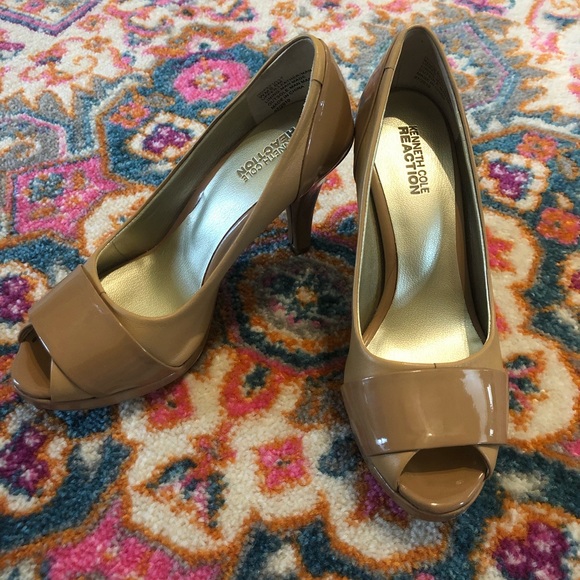 Kenneth Cole Reaction Shoes - Like New Kenneth Cole Reaction nude peep toe heels